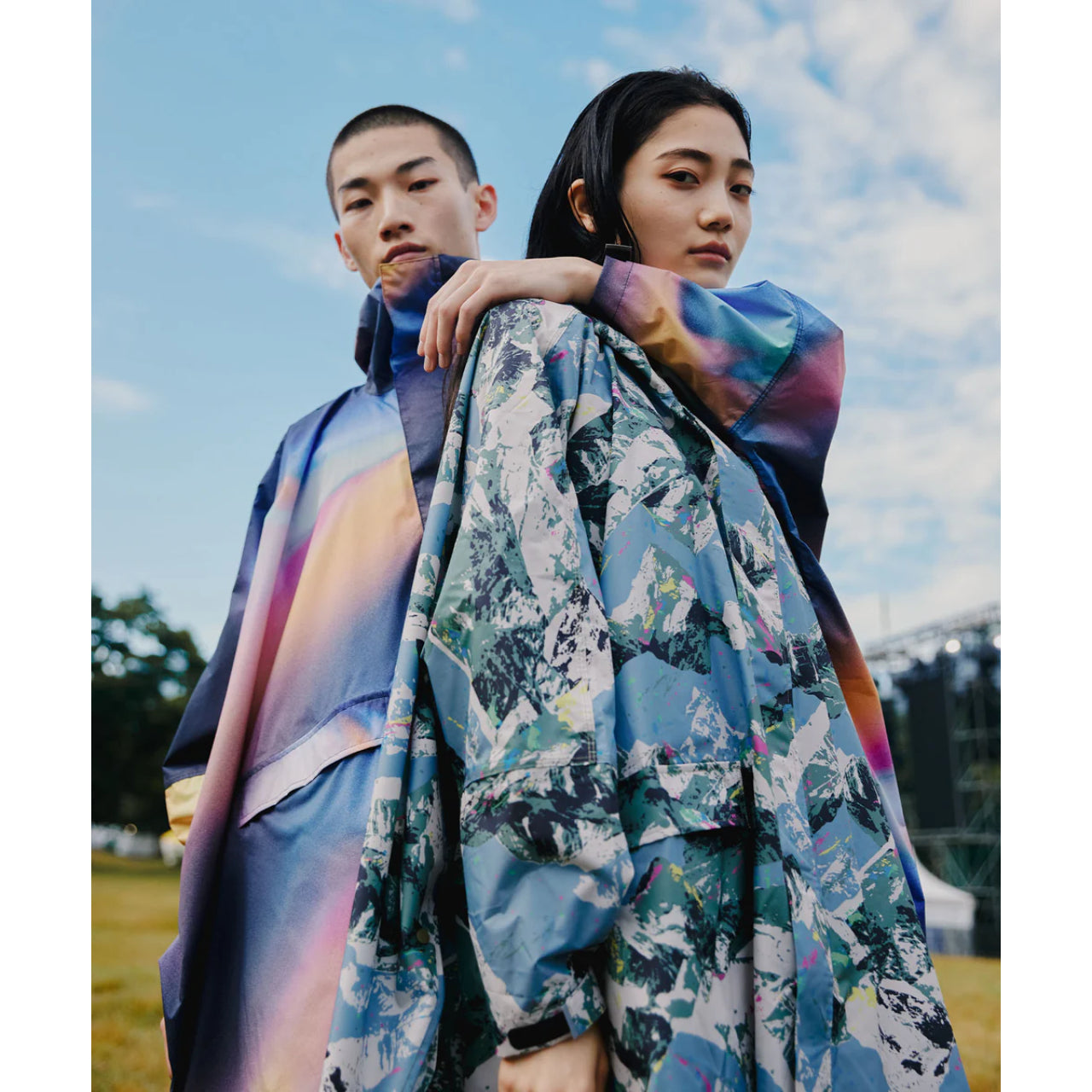 FUJI ROCK FESTIVAL'26 × KiU レインポンチョ｜雨を楽しみに変える高