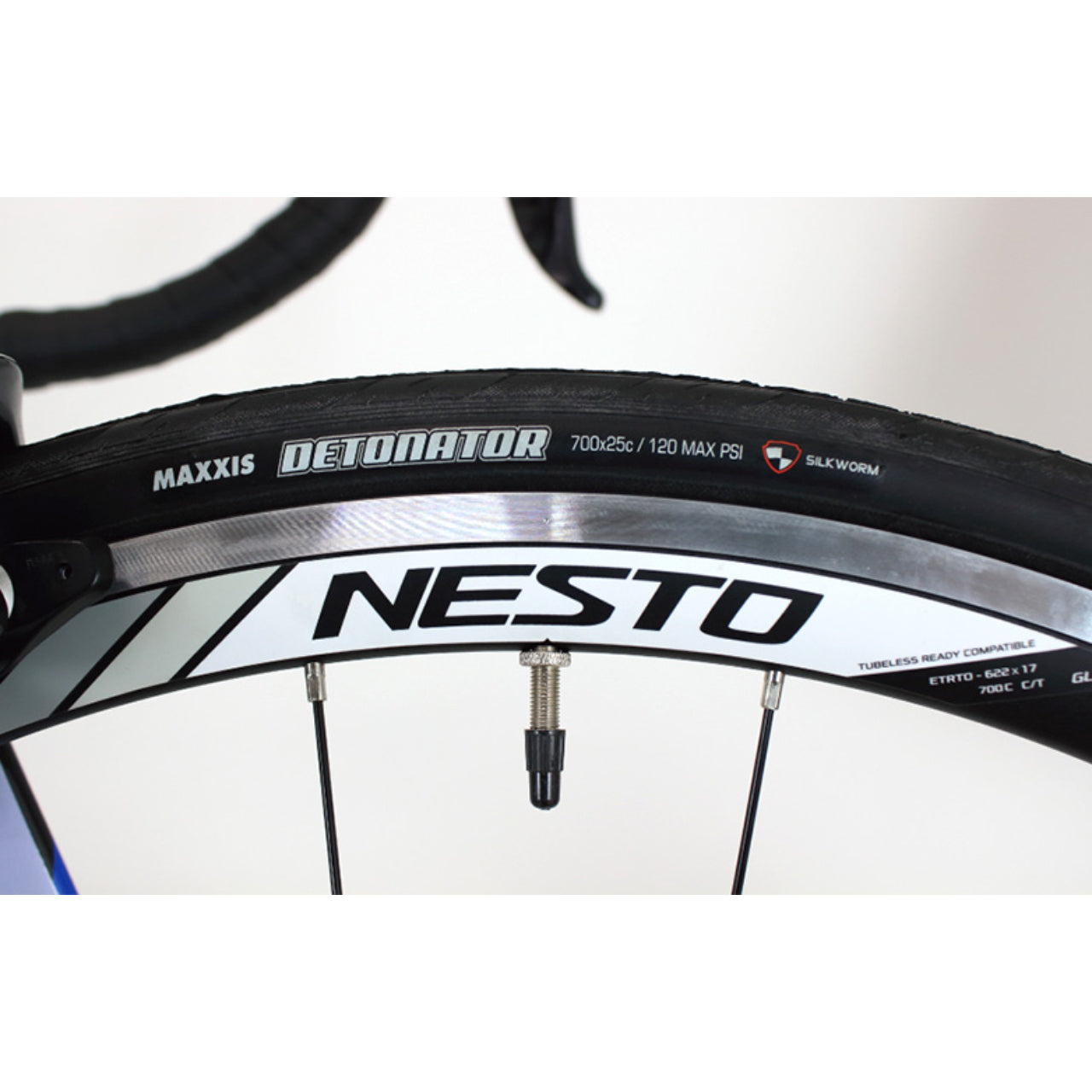 【型落ちセール！】【2025年モデル】ALTERNA ロードバイク初心者向け チューブレスロード 軽量アルミロード シマノSORA完成車 通勤ロードバイク エントリーレースバイク 振動吸収フレーム