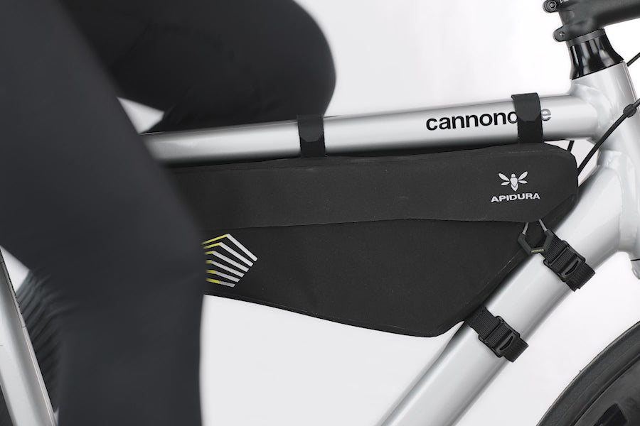 APIDURA　RACING FRAME PACKフレームバッグ2.4リットル Frame Bag - Racing Frame Pack | Apidura