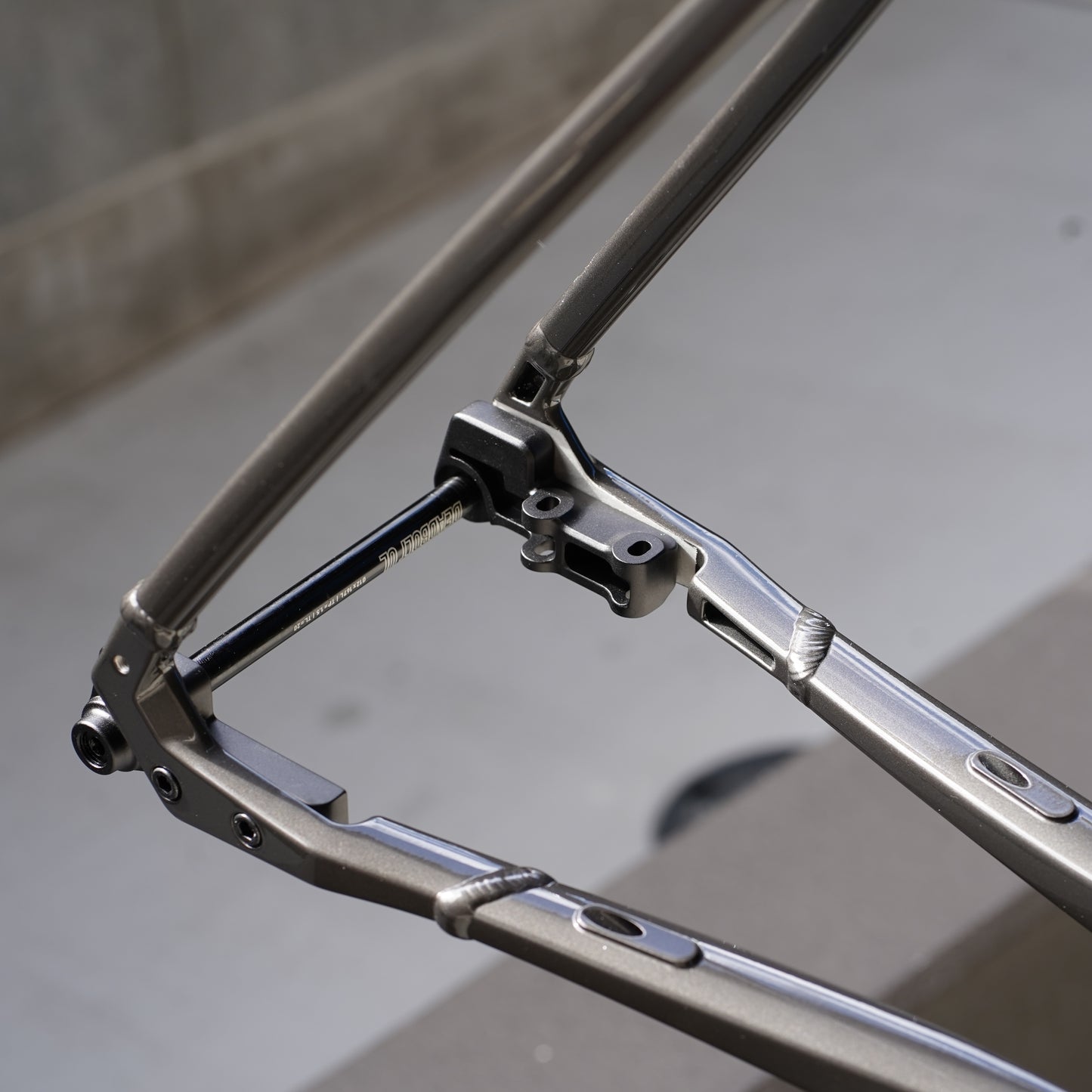 STORMCHASER（Frame Fork） Salsa シングルスピードグラベル グラベルフレームセット Warbird アルミグラベルバイク グラベルレース オルタネータードロップアウト