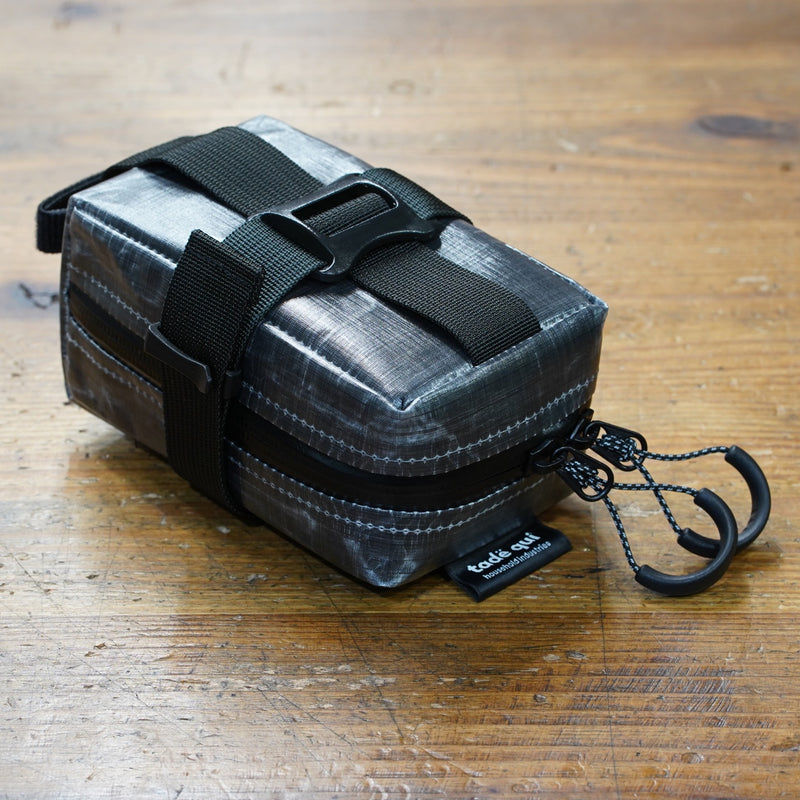 tade qui 2 hour tripper Dyneema Composite Fabric 5.0oz Hybrid サドルバッグ