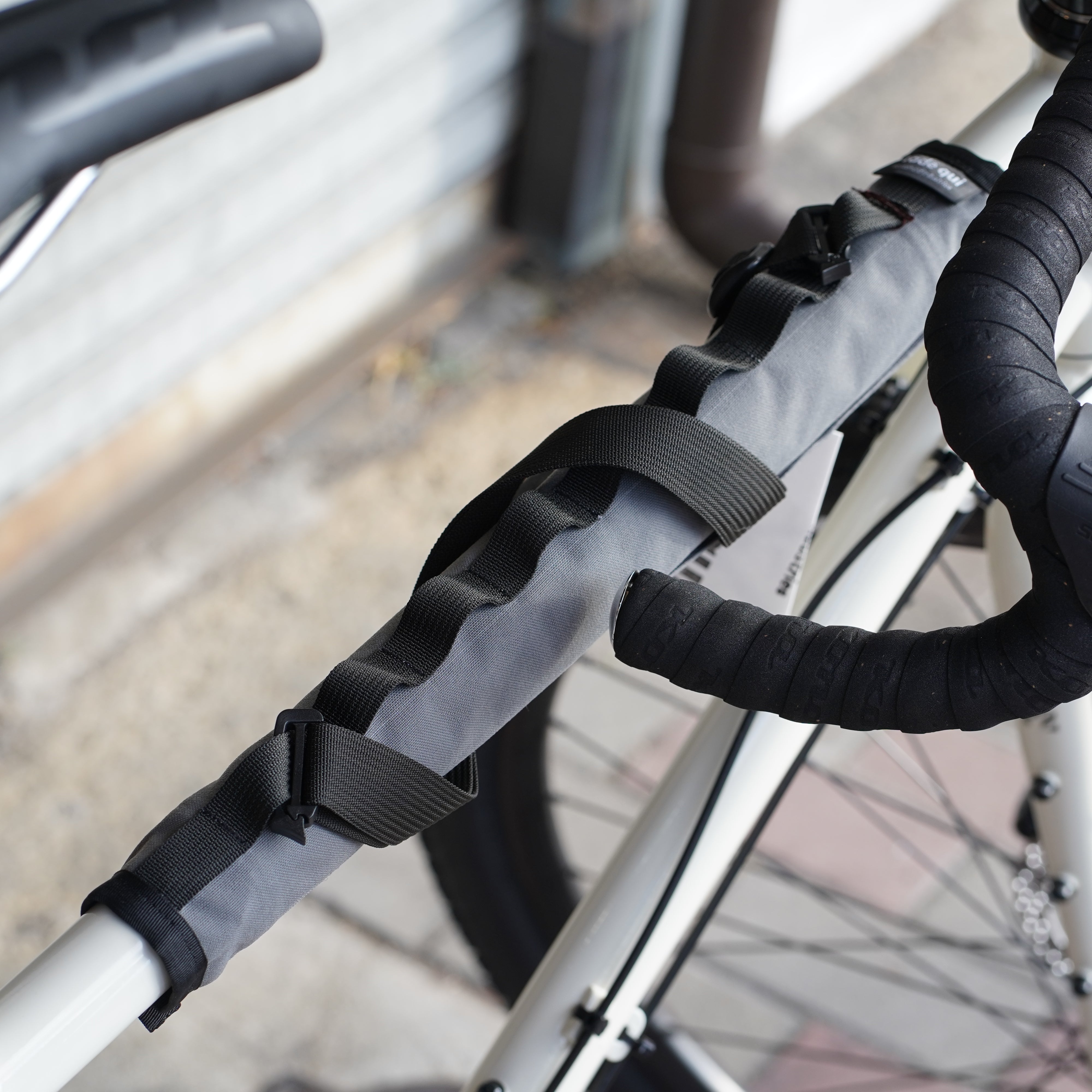 tade qui slicker（frame pad 1-1/8size + sacoche）｜サコッシュを