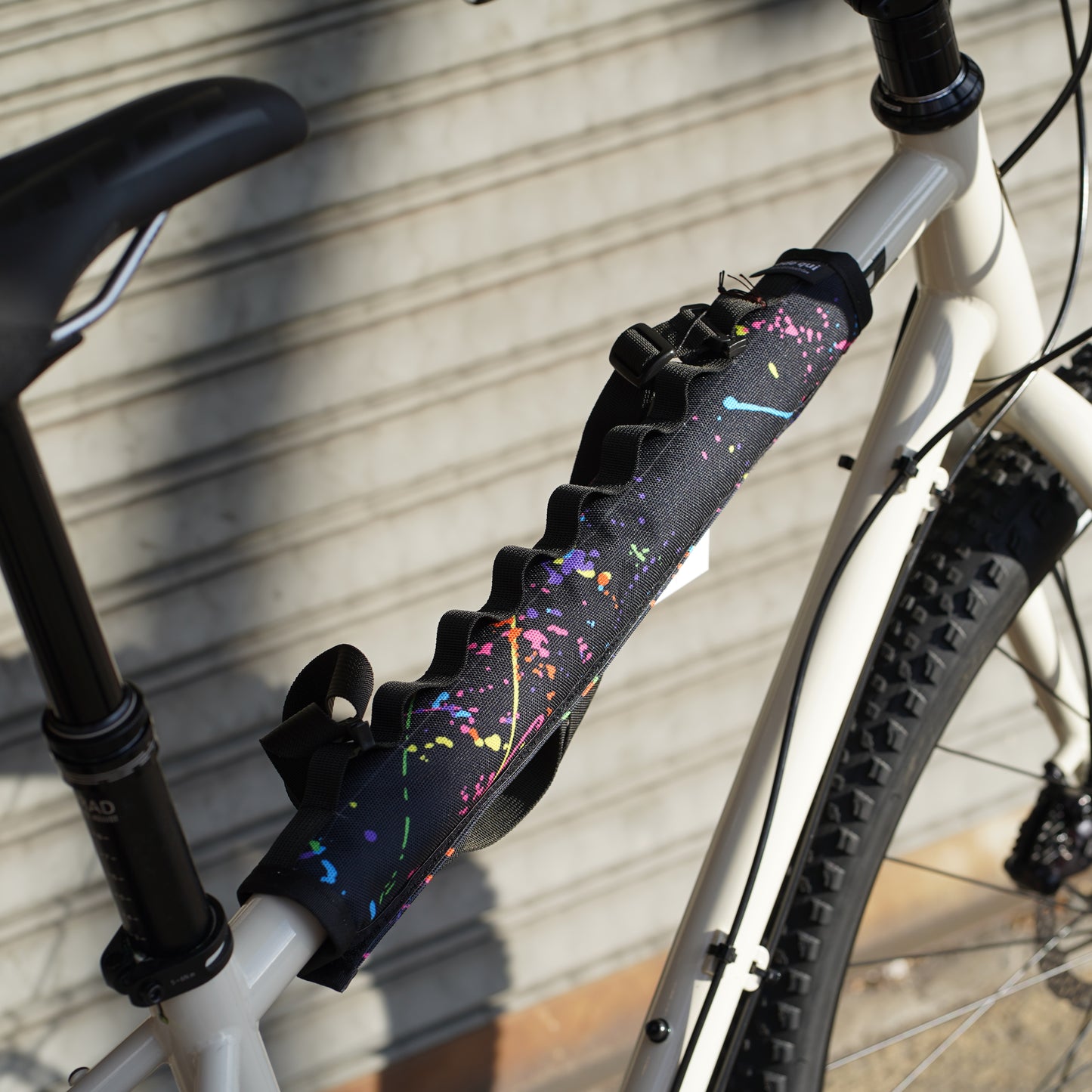 slicker（frame pad 1-1/8size + sacoche） フレームパッド サコッシュ グラベルバイク フレームガード モンスタークロス カスタム トップチューブ 保護 ハンドル干渉対策 バイク用サコッシュ 日本製 MIL-SPEC ウェビング