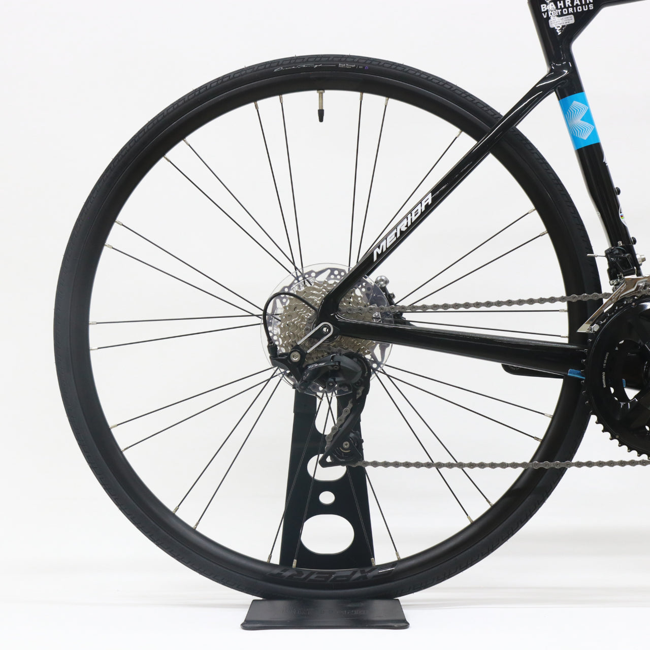 【中古】【2023年モデル】SCULTURA 4000 メリダ カーボンロード 中古 SCULTURA 4000 TEAMレプリカ カラー カーボンロード 初心者 105油圧ディスク ミドルグレード ロードバイク バーレーンヴィクトリアス