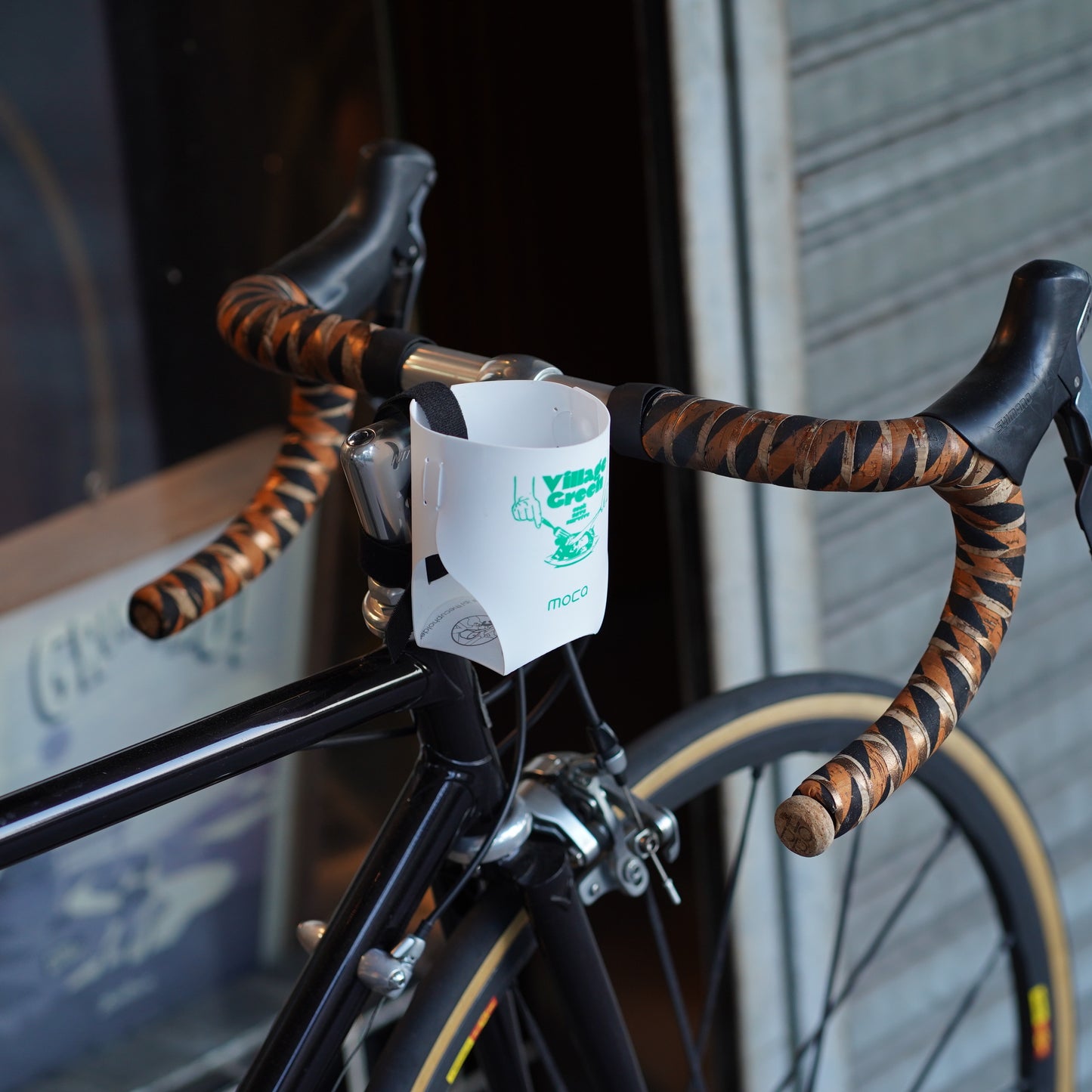 オリジナル コーヒー カップホルダー village green ride（by MOCA） MOCA モカ サイクルハテナ コーヒーカップホルダー 自転車アクセサリー 日本製バイクグッズ VILLAGE GREEN RIDE バイクライフギフト
